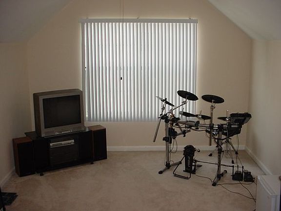 Large Bonus / 4th Bedroom