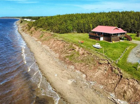 27 Janeville Beach Rd, Bathurst, NB E2A 5K3