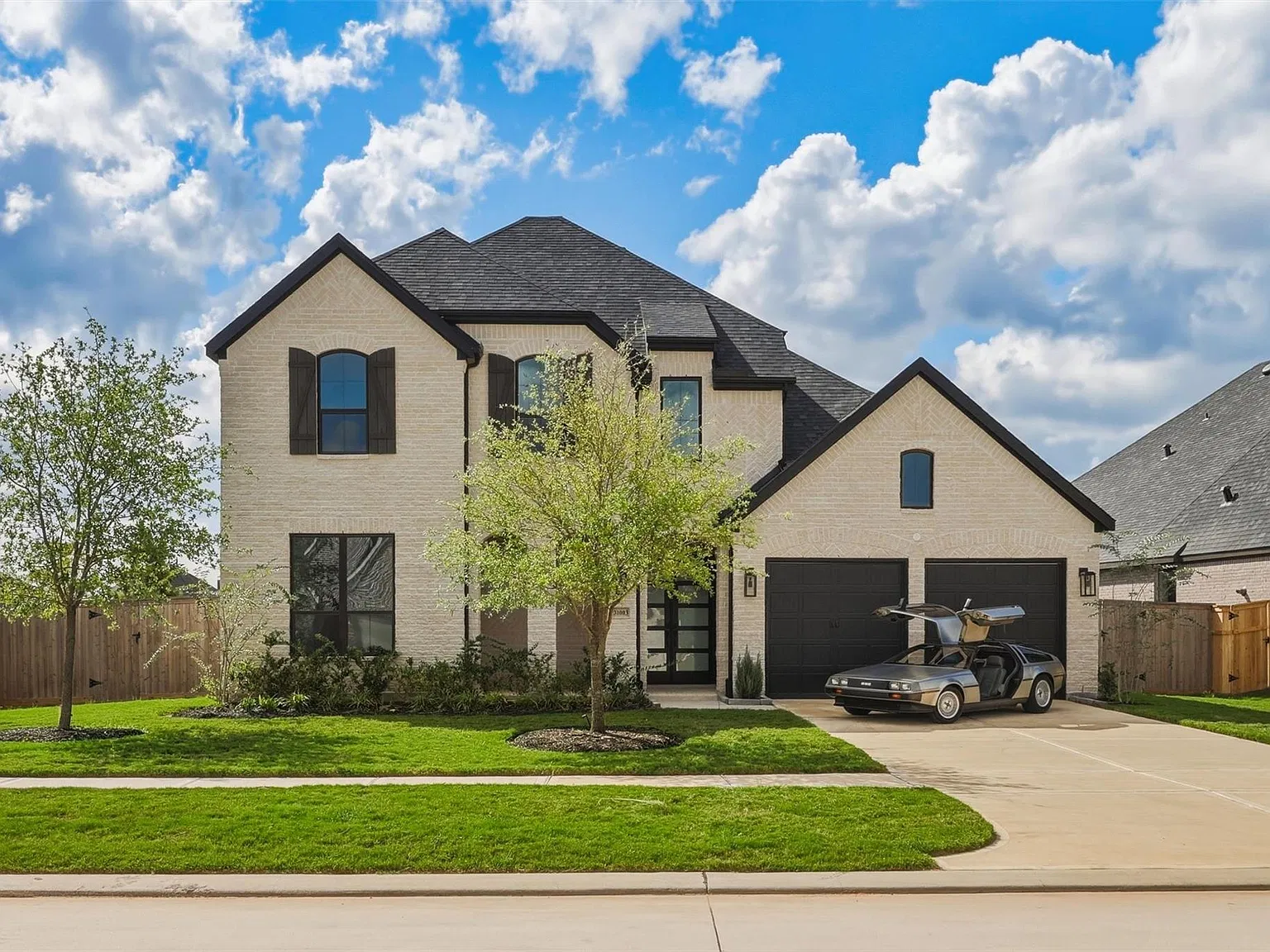 5 bed, 5.5 bath, 4359 sqft, $4,850 — Photo 2