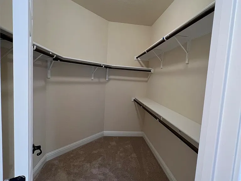 704 Falkland Trce — Photo 11