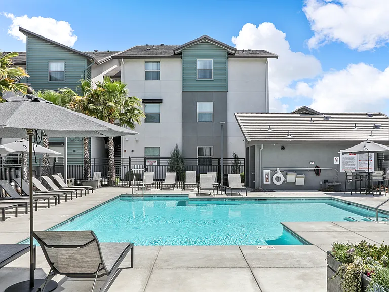 Tesoro Apartments — Photo 12