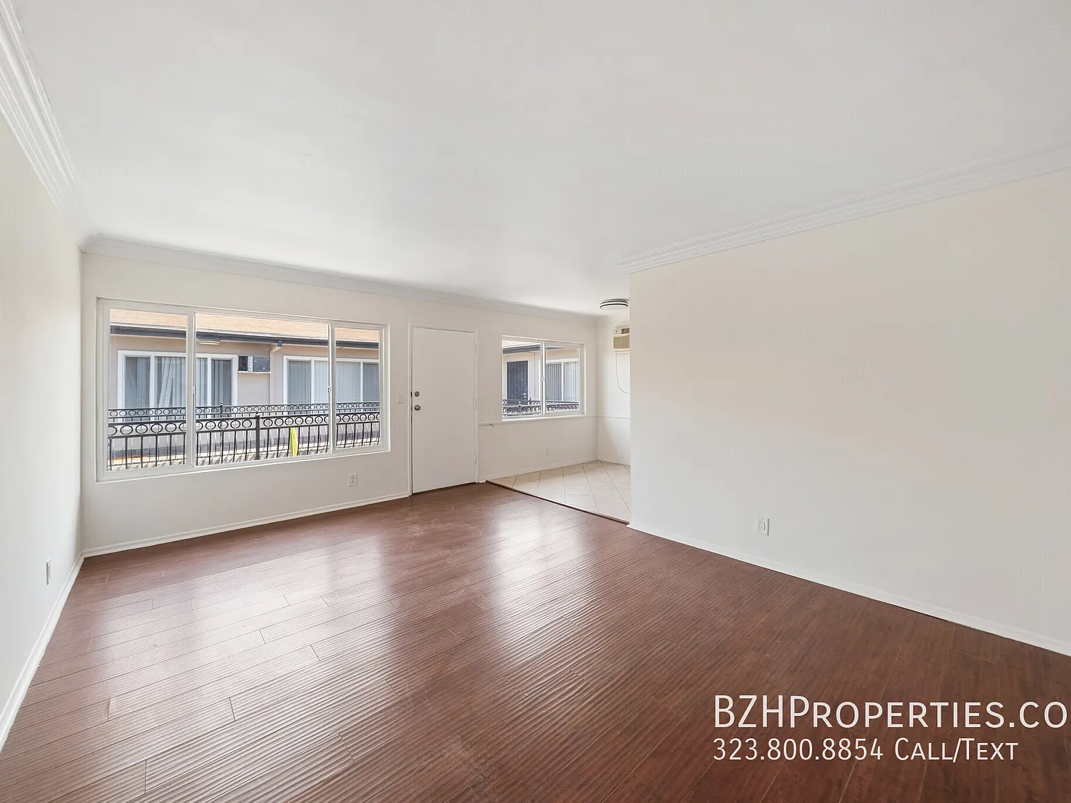 Top Floor 1 Bedroom in West Hollywood with Parking — Photo 2
