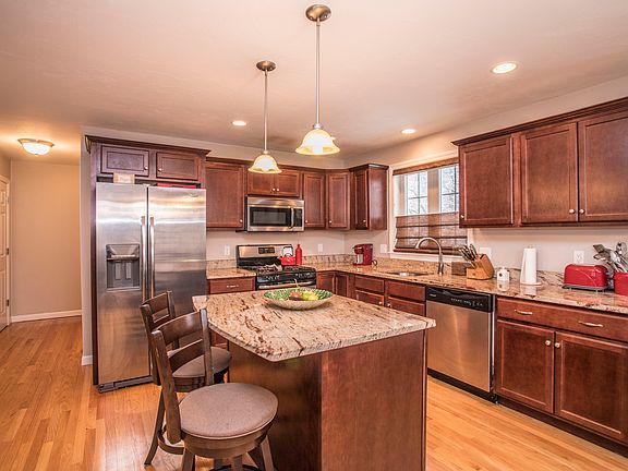 5th image of 5 Oak Meadow Pl