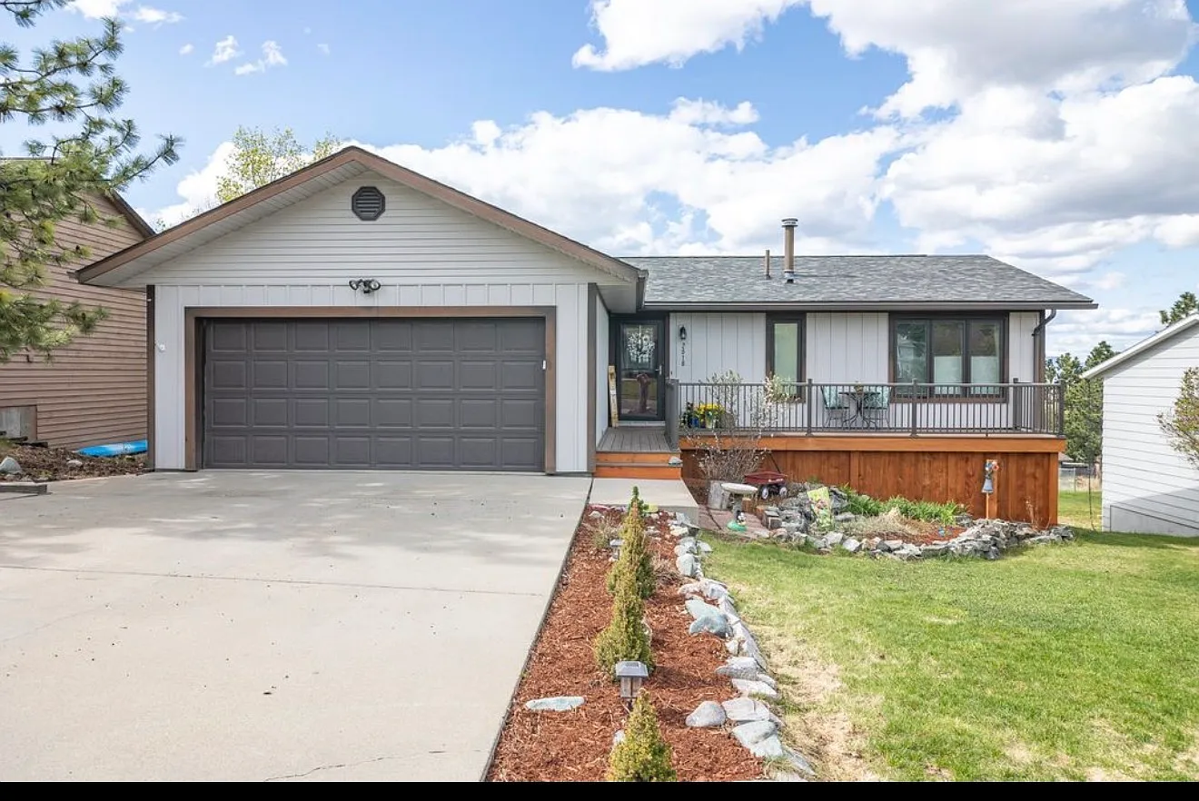 5 bed, 2296 sqft, $2,995 — Photo 1