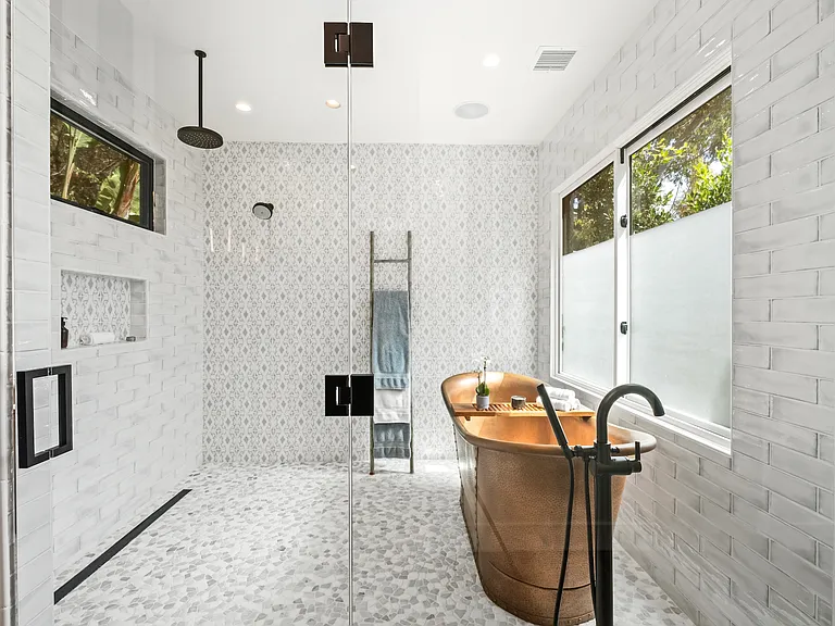 Ashton Dr — Photo 14