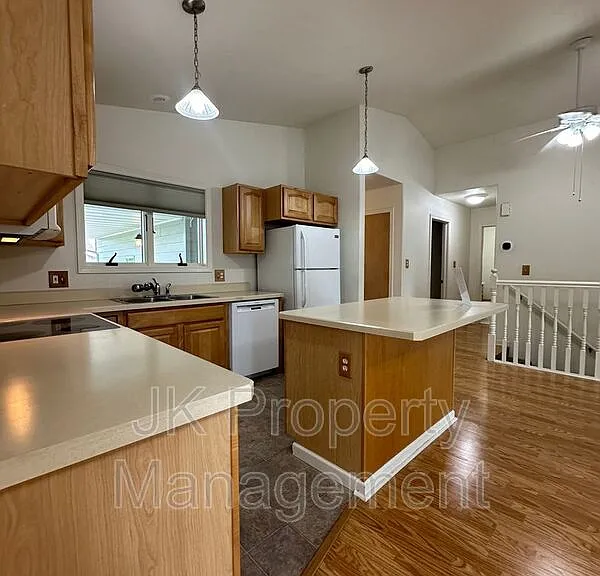 3209 Wild Rose Ln — Photo 12