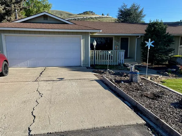 506 Meadowbrook Rd, Yakima, WA 98903