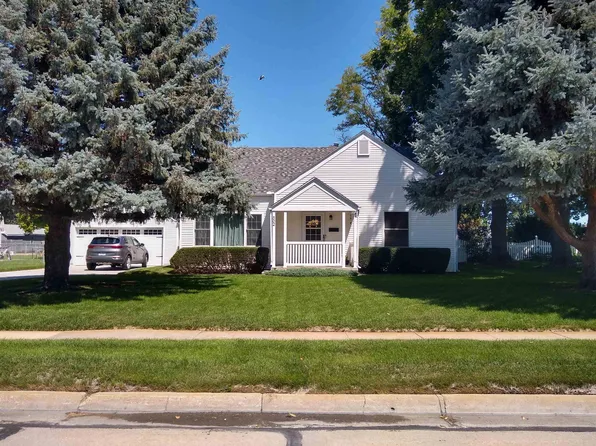 502 E 12th St, Cozad, NE 69130