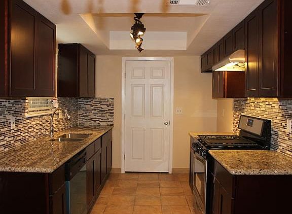 2nd image of 805 Forest Glen Cv