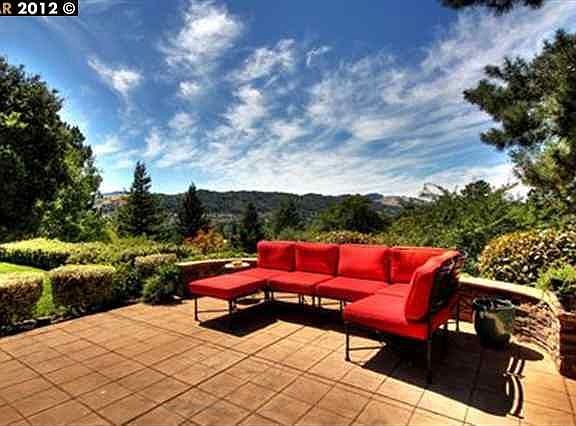 3rd image of 160 Sandringham Dr S