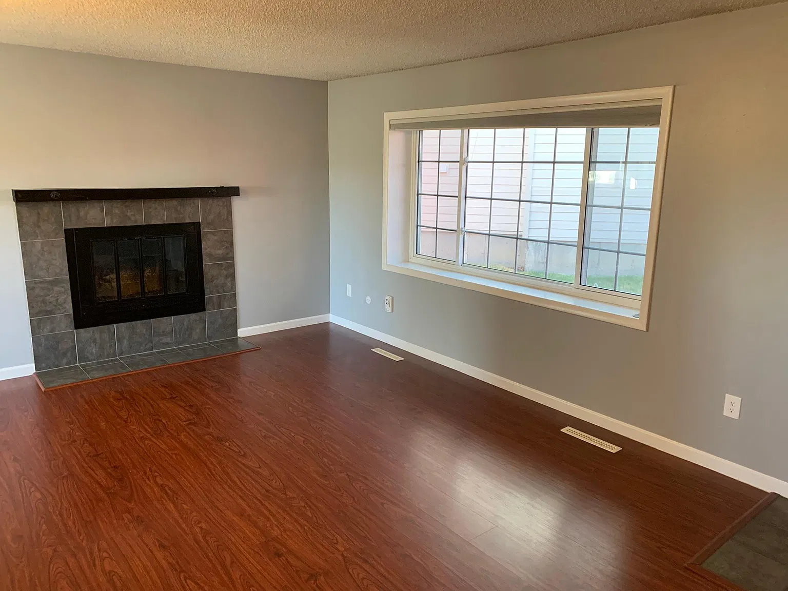 5 bed, 2016 sqft, $2,250 — Photo 2