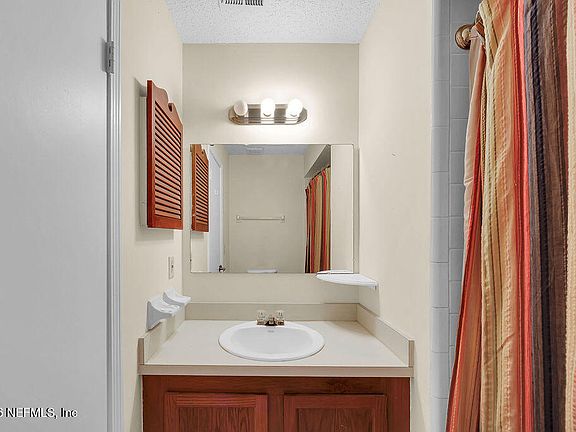 5th image of 11242 WINDTREE Drive E