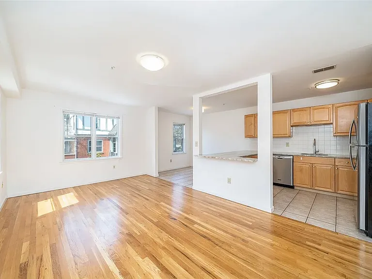 39 Hamilton Ave #C — Photo 6