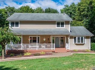 11 Blackfoot Trl, Oakland, NJ 07436
