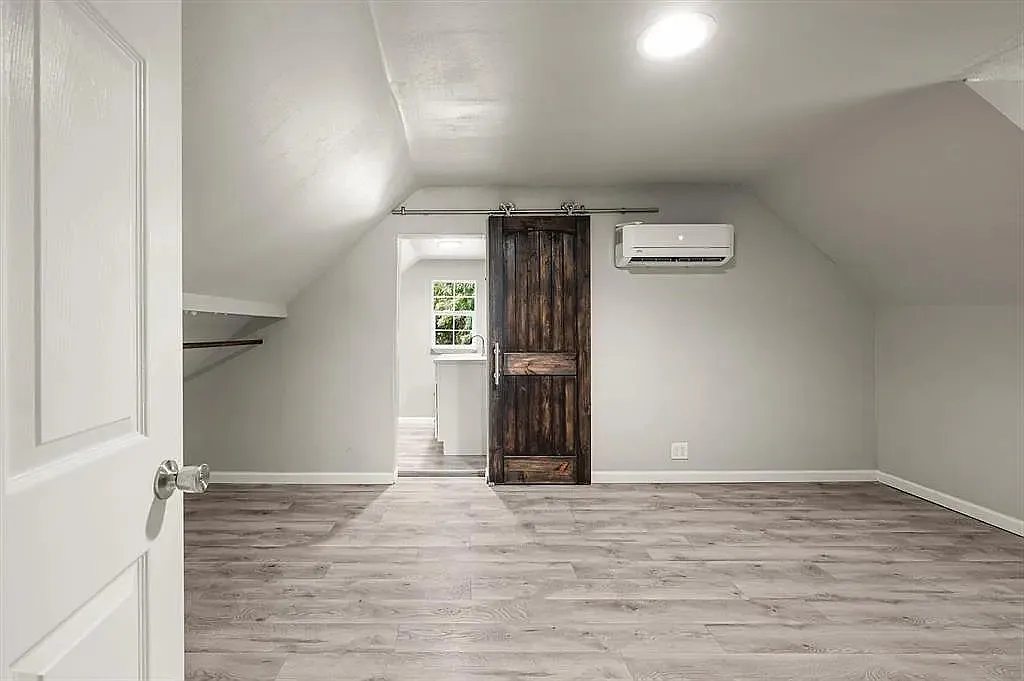 3 bed, 1.5 bath, 1164 sqft, $1,500 — Photo 4