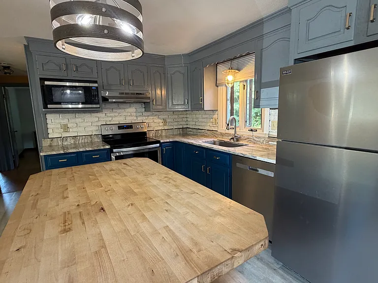 18 Lawson Dr — Photo 2