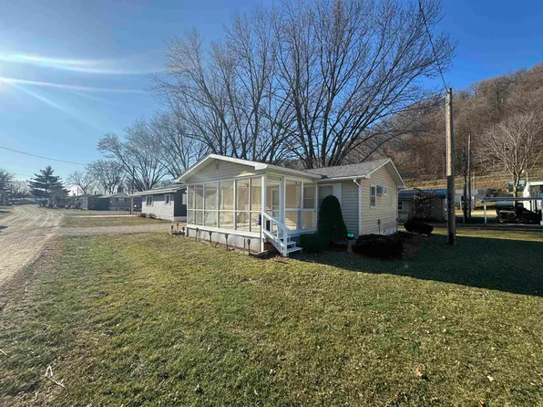269 Mallard Ln, Garnavillo, IA 52049