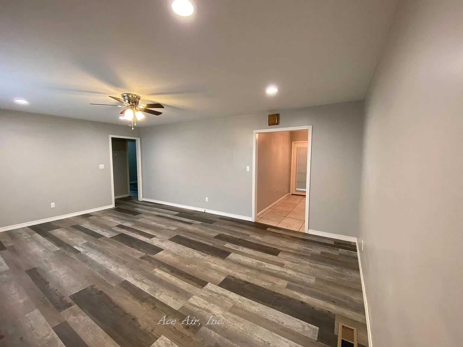 3 bed, 884 sqft, $1,100 — Photo 4