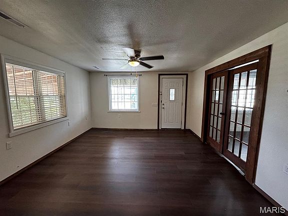 4th image of 255 W Reed Ave