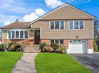 19 Ava Dr, Syosset, NY 11791