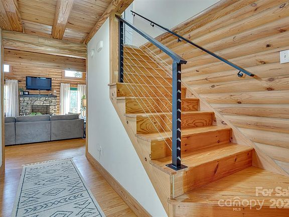 3rd image of 21 Meadow Dr