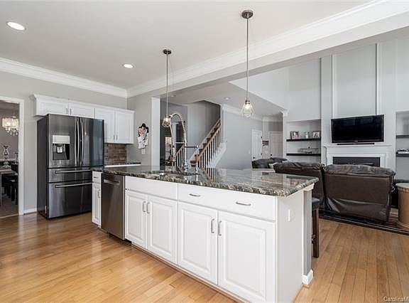 5th image of 762 Cedarwood Ct