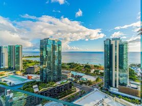 1001 Queen St