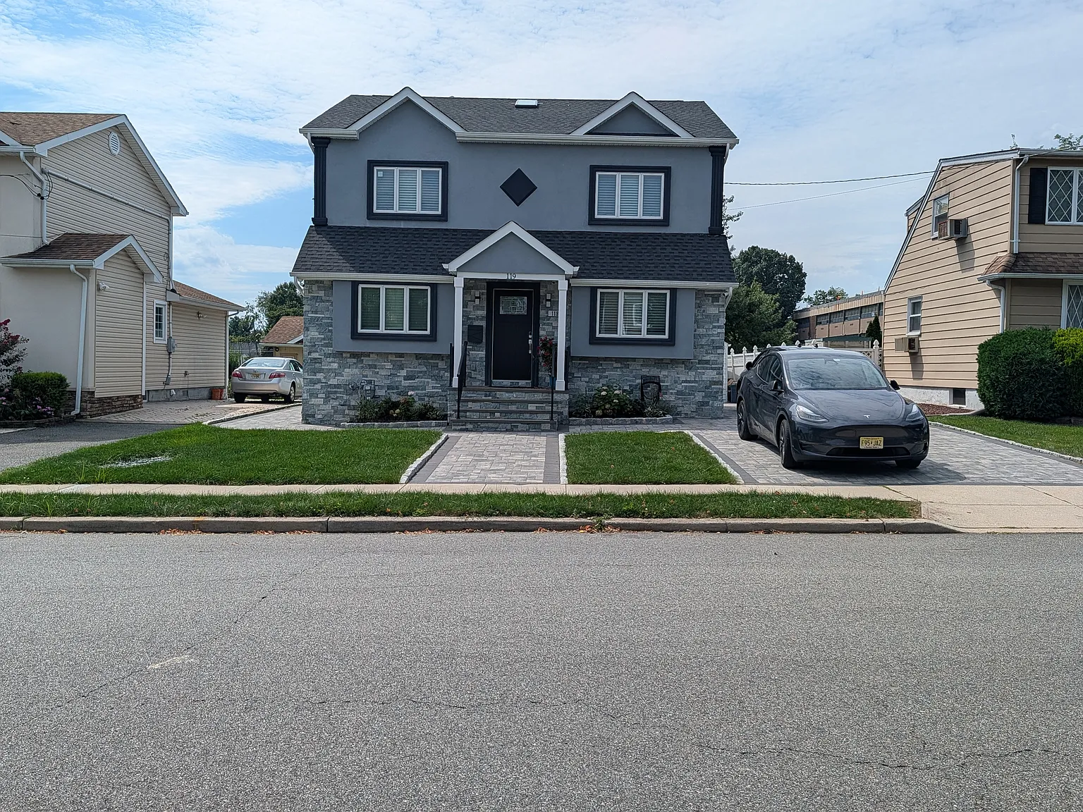 4 bed, 2200 sqft, $4,700 — Photo 1