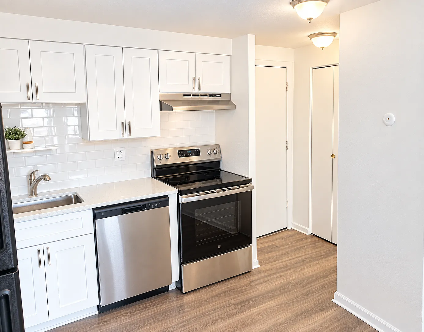 1 bed, 1.0 bath, 600 sqft, $1,200 — Photo 2