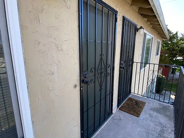 3210 Myles Ct — Photo 11