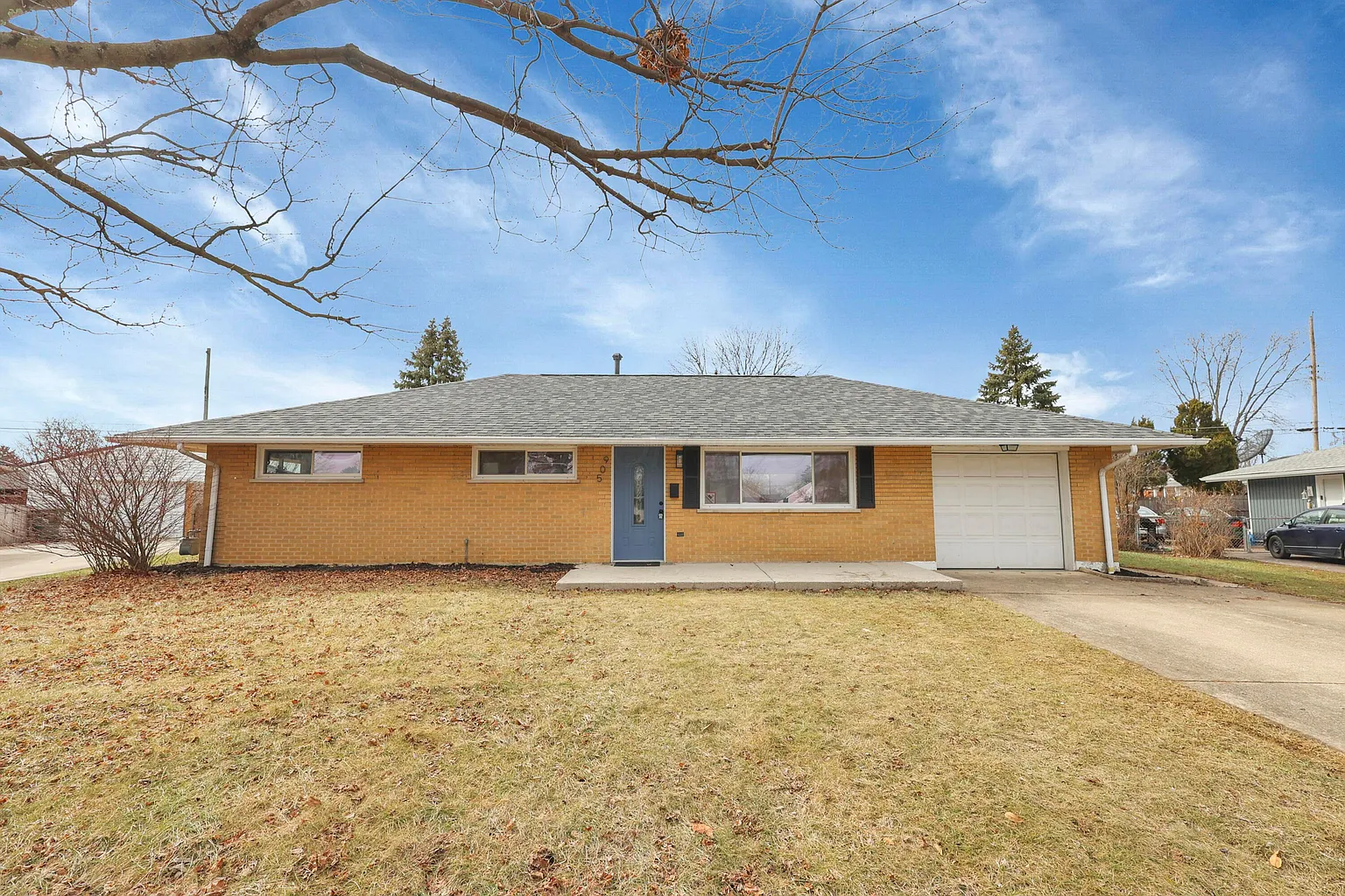 905 Mark Pl photo 1