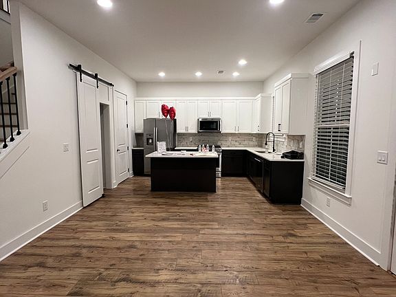 2nd image of 5611 Pine St #12
