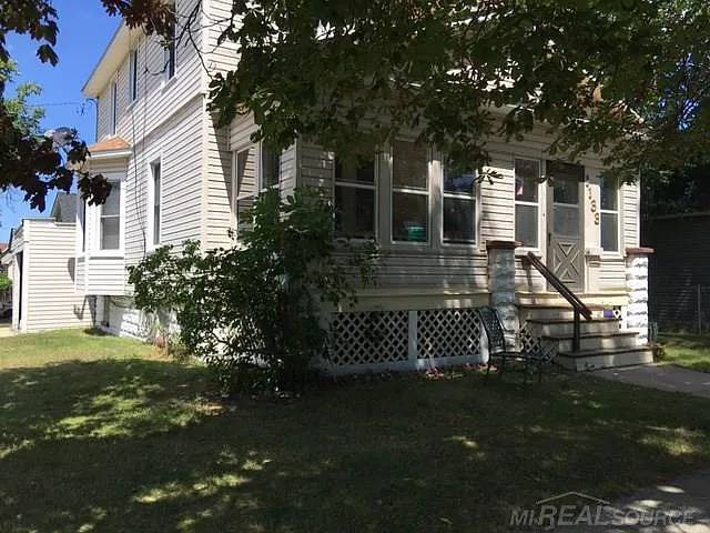 1133 Division St photo 1