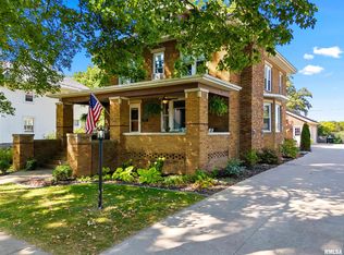 303 W Burton Ave, Eureka, IL