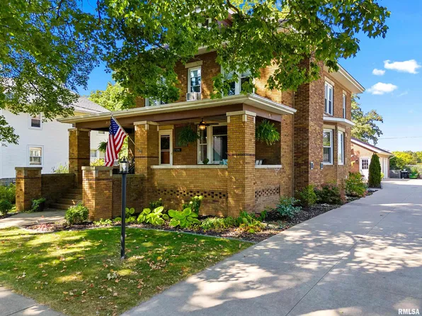 303 W Burton Ave, Eureka, IL 61530