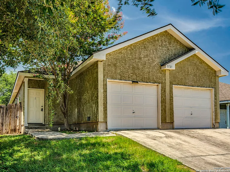 5723 Golf Hts #1 — Photo 9