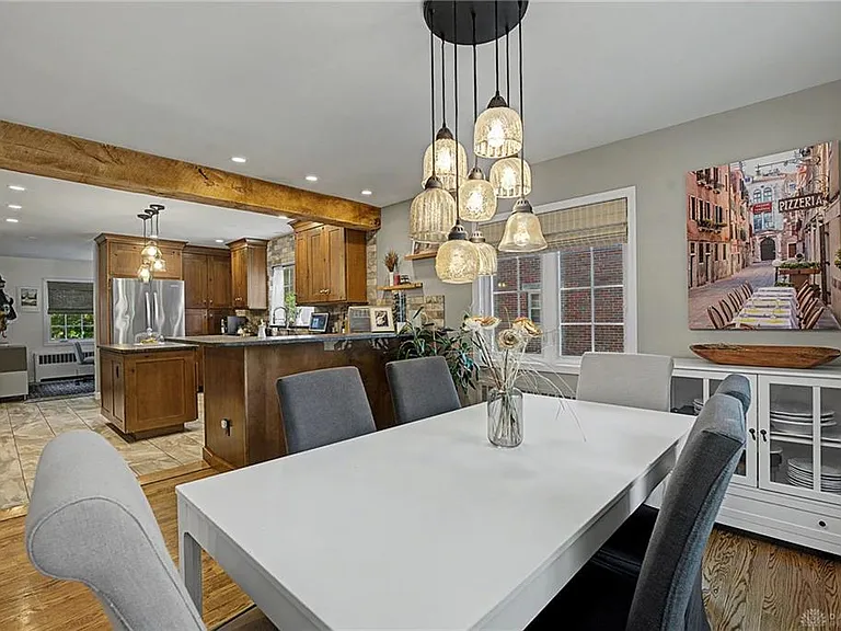 333 Thruston Blvd E — Photo 13