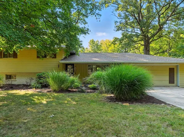 2032 Parkland Dr, Fort Wayne, IN 46825