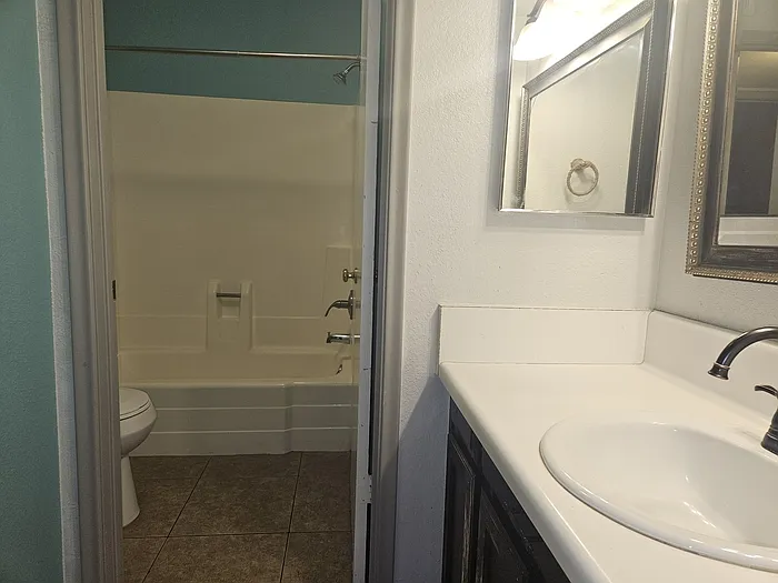 1622 W Village Way — Photo 8