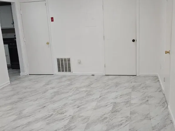 367 College Dr, Edison, NJ 08817