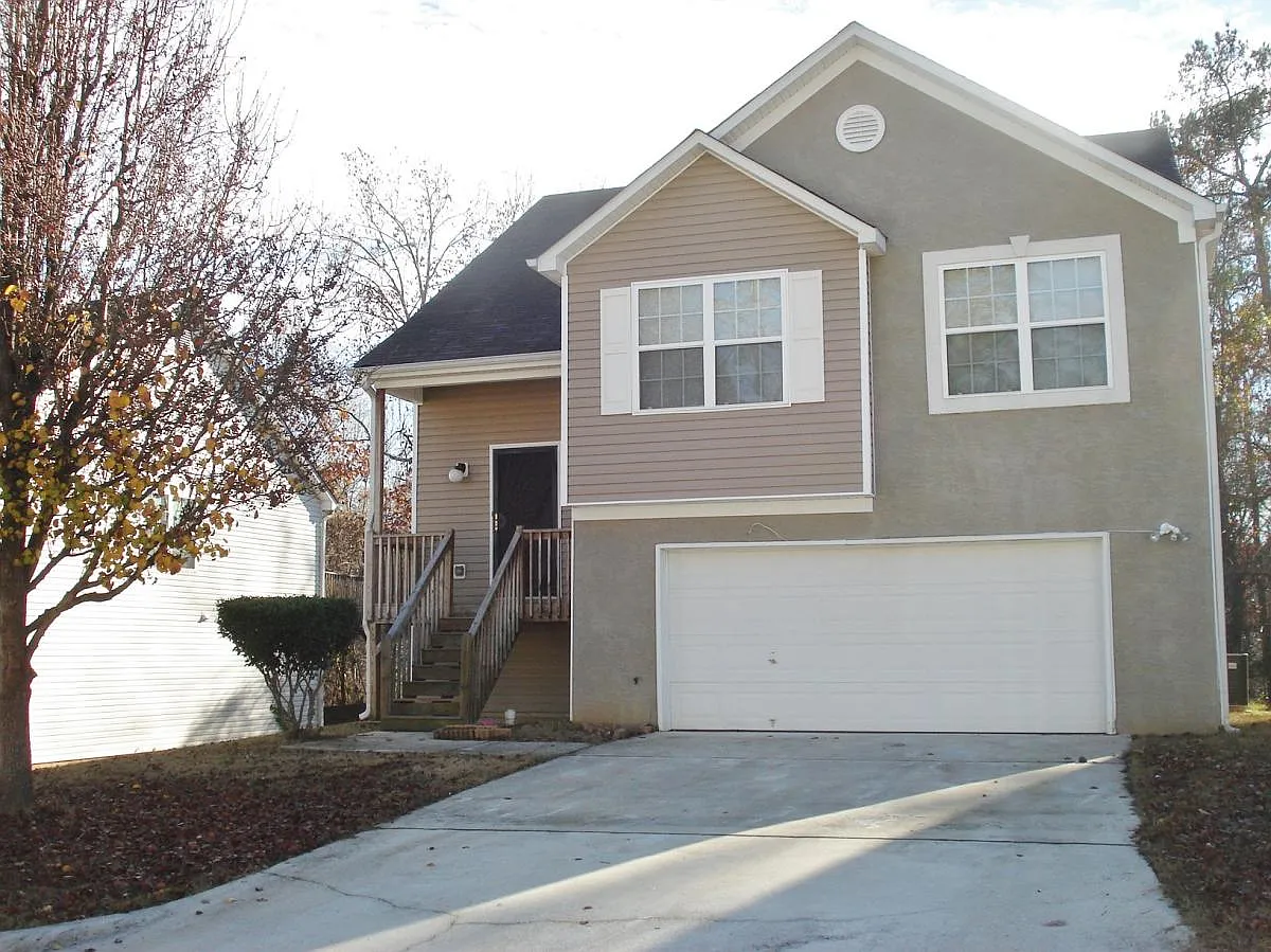 594 Sycamore Dr photo 1
