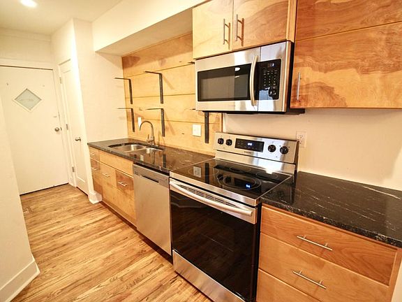 4th image of 4131 Broadway
