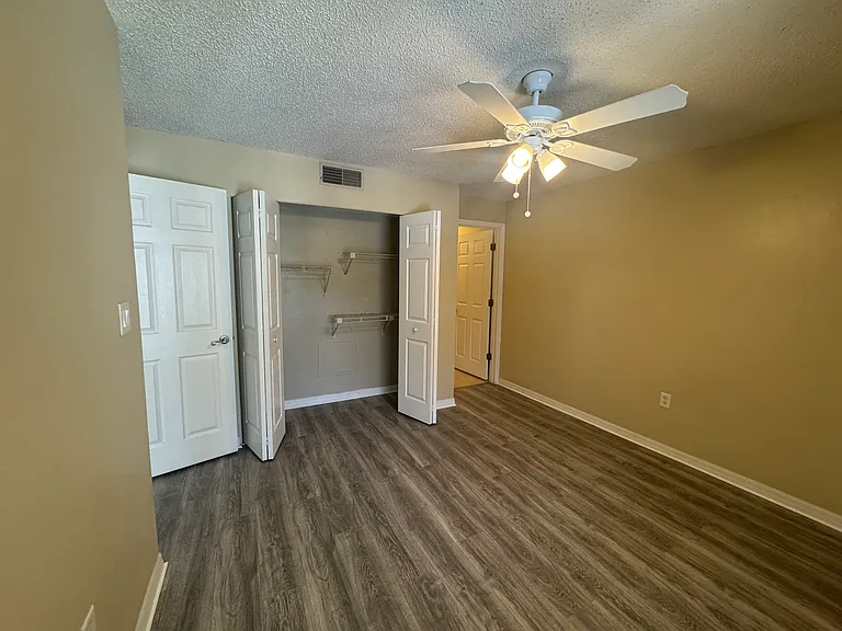 314 Lake Parsons Grn #201 — Photo 14