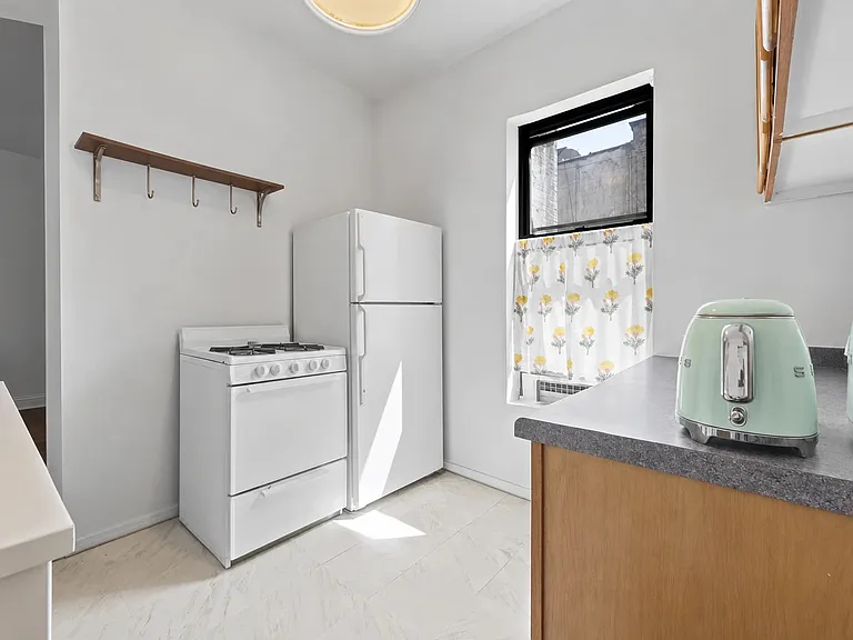 402 E 69th St #30 — Photo 7