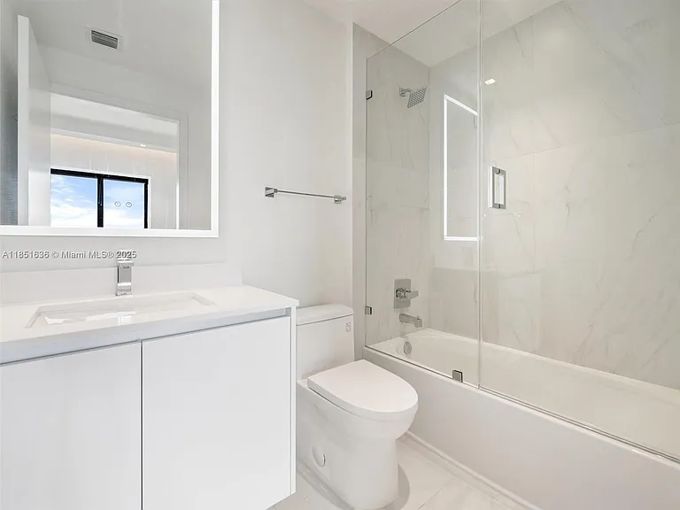 700 NE 24th St #5105 — Photo 12