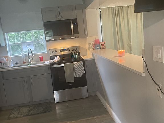 5th image of 6101 Plunkett St