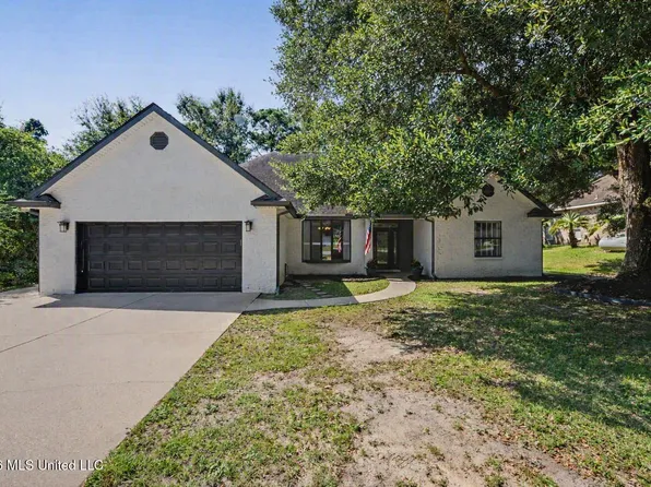 5562 Diamondhead Dr E, Diamondhead, MS 39525
