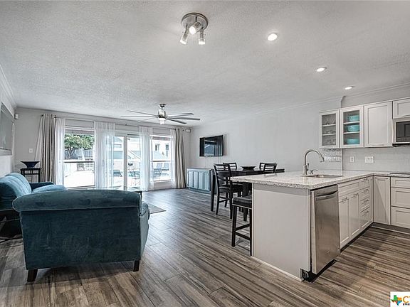 5th image of 1818 S Lakeshore Blvd APT 9