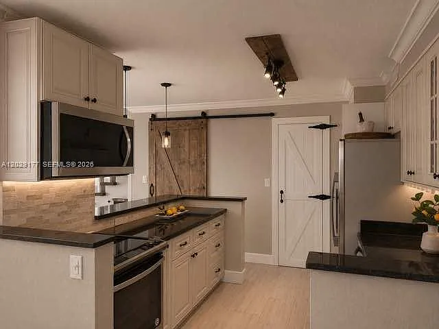 Pinebrooke Condo R — Photo 2
