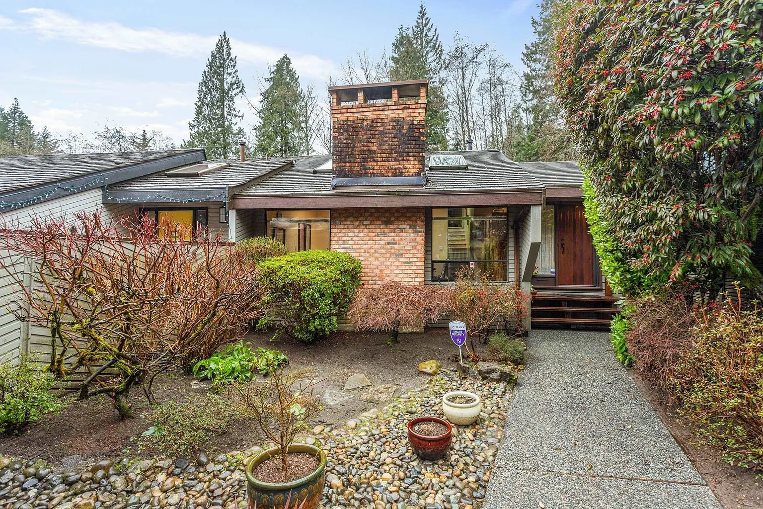 5639 White Pine Ln photo 1